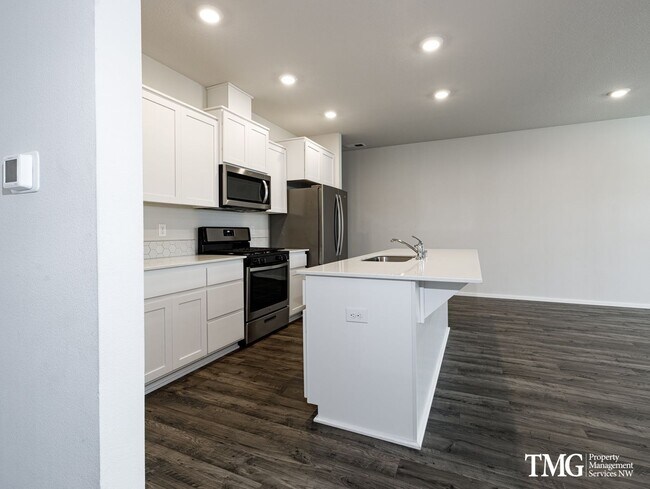 Foto del edificio - Beautiful 2 Bed 2 Bath Home With Upgraded ...