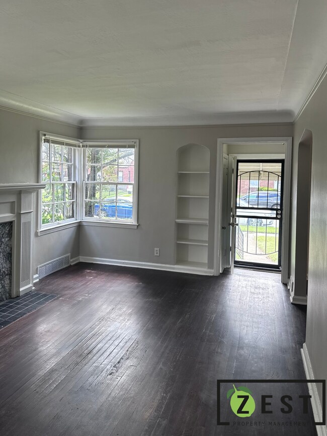 Building Photo - Welcome to this beautifully updated 3-bedr...