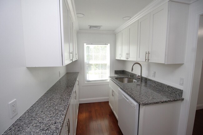 Foto del edificio - 96 Walnut Ln