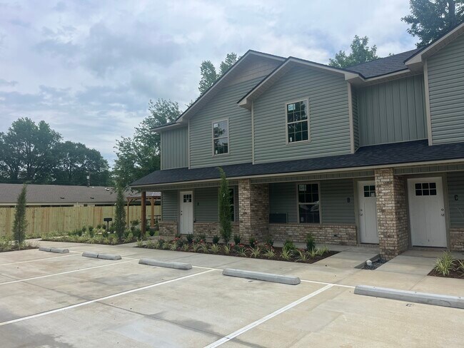 Building Photo - 1120 Seals St