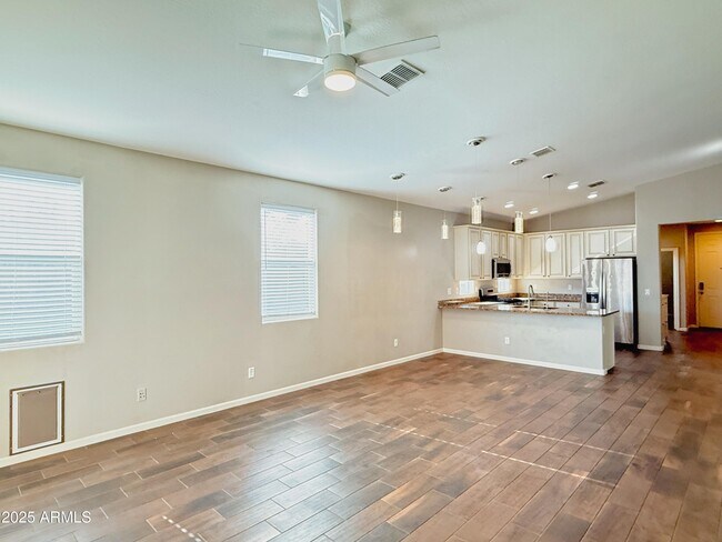 Foto del edificio - 7453 E Osage Ave