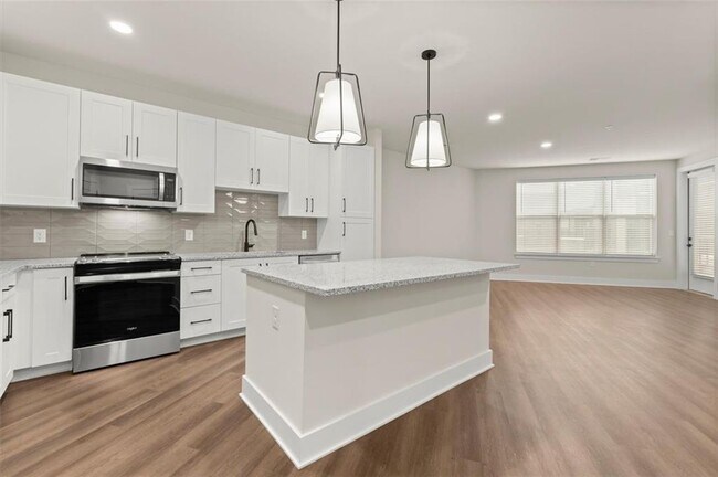 Foto del edificio - 2648 Sandy Plains Rd