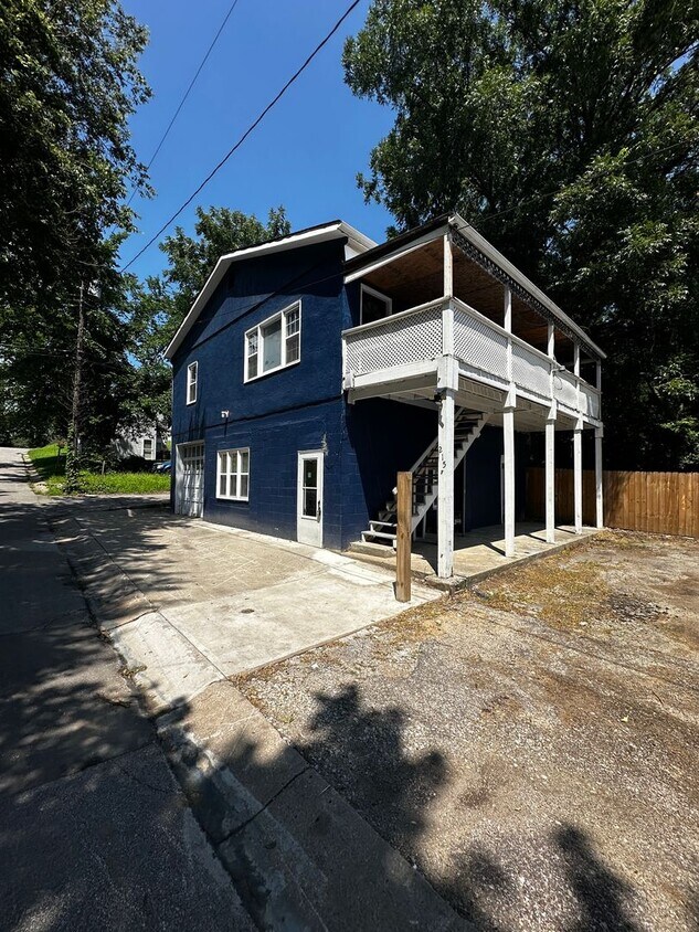 Primary Photo - 215 McElroy Ave