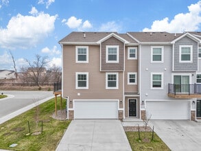 Building Photo - 2521 NW Penny Ln