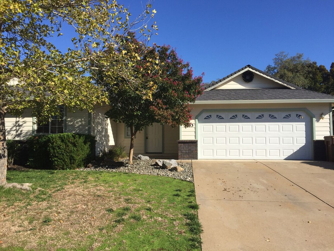 Primary Photo - 3 bedroom home in Shasta Lake