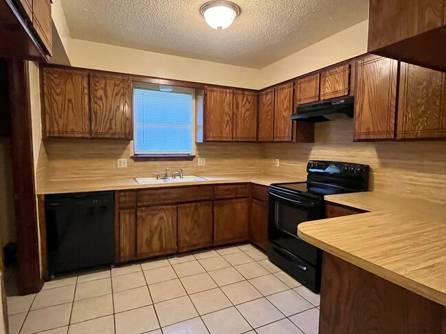 Photo - Beautiful Remodeled Mustang Home!