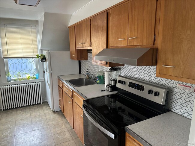 Building Photo - 9 S Dearman St