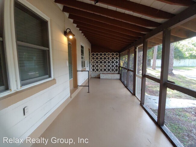 Building Photo - 2110 Palm Terrace