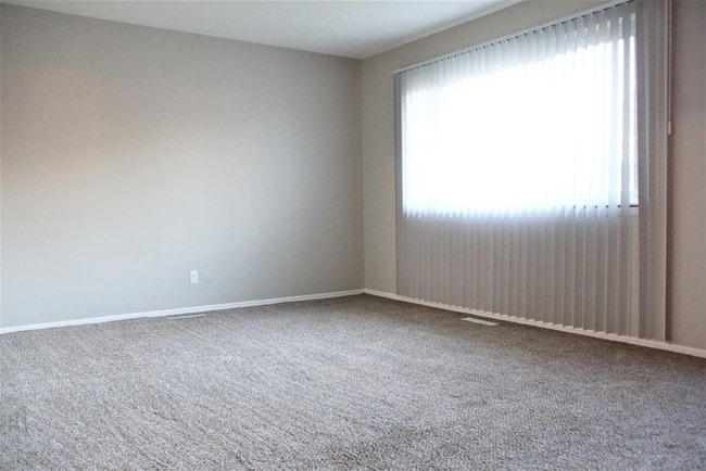 Building Photo - Comfy Ranch House