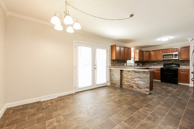 Building Photo - 12 Woodleigh Dr