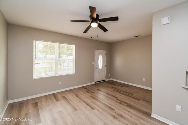 Foto del edificio - 4733 Irvington Ave