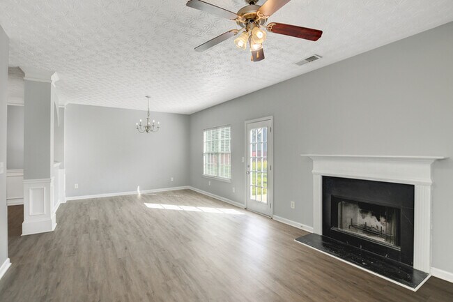 Foto del edificio - Gorgeous 3-Bedroom Home with Extra Flex Space!