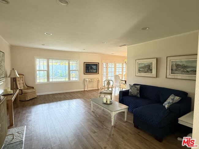 Building Photo - 30556 Rainbow View Dr