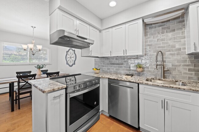 Foto del edificio - 12820 Willow Ln