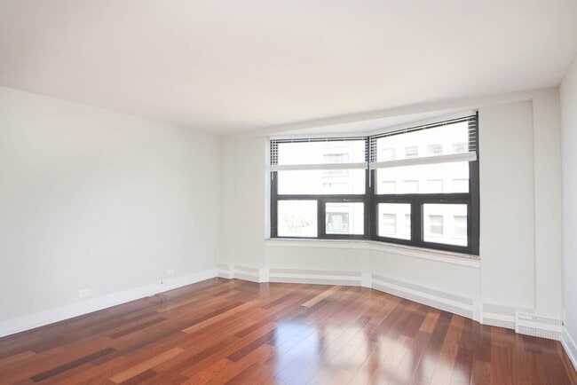 Foto del edificio - 450 W Wellington Ave