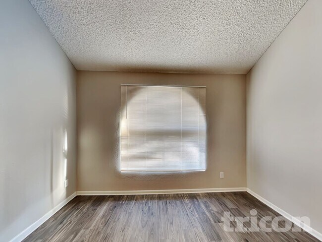 Foto del edificio - 4633 W Bluefield Ave