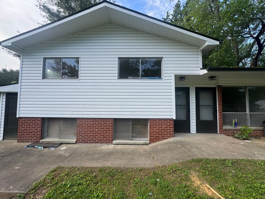 Primary Photo - 1203 W Schwartz St