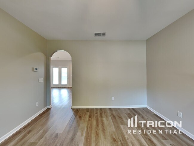 Building Photo - 386 Stratford Park Boulevard Gallatin TN