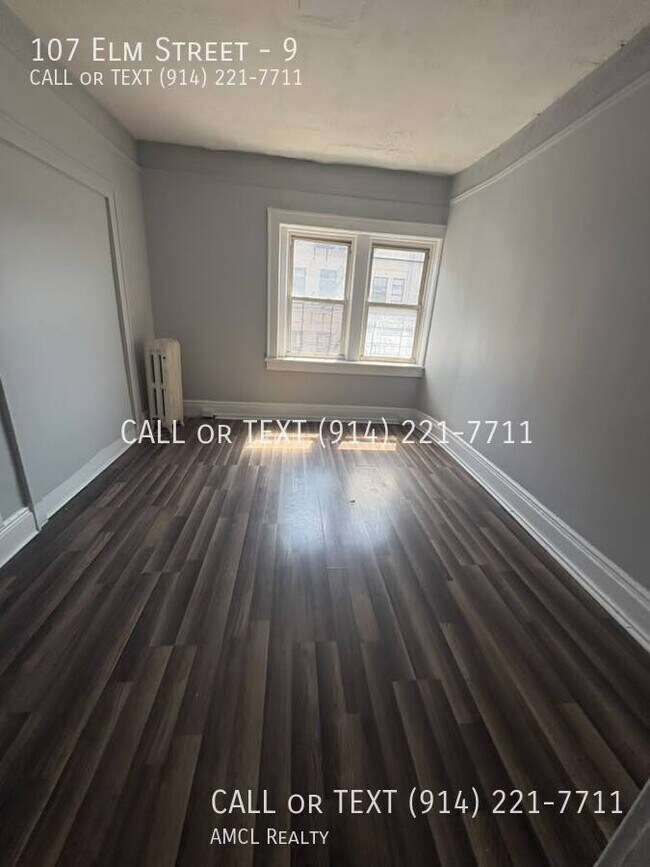 Building Photo - 107 Elm St