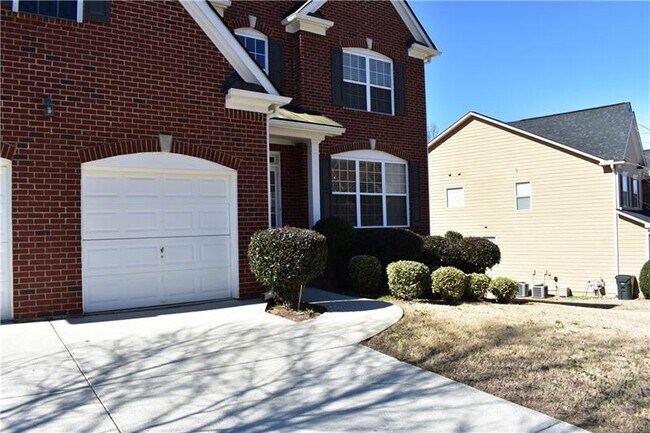 Building Photo - 3475 Long Lake Dr