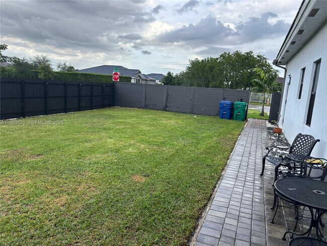 Building Photo - 30806 SW 192nd Ave