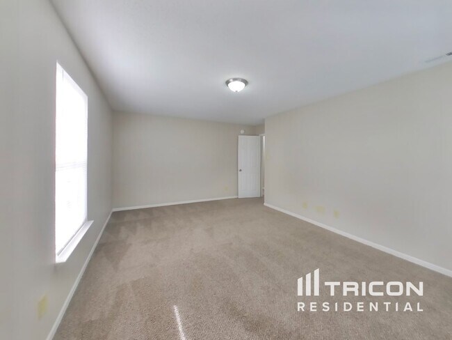 Foto del edificio - 824 Streamside Dr