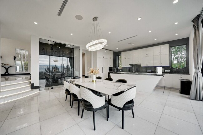 Foto del edificio - 12066 Summit Cir