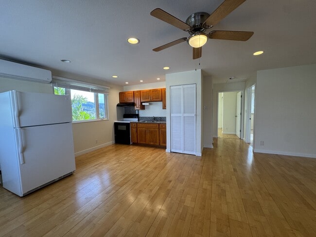 Building Photo - 1021 Koko Head Ave