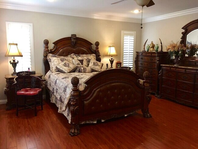 Amplio dormitorio principal - 14575 Baylor Ave