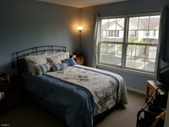 Foto del edificio - 3110 Falling Waters Ln