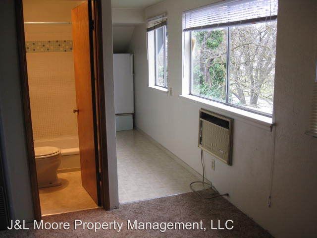 Building Photo - 412 N Ivy St
