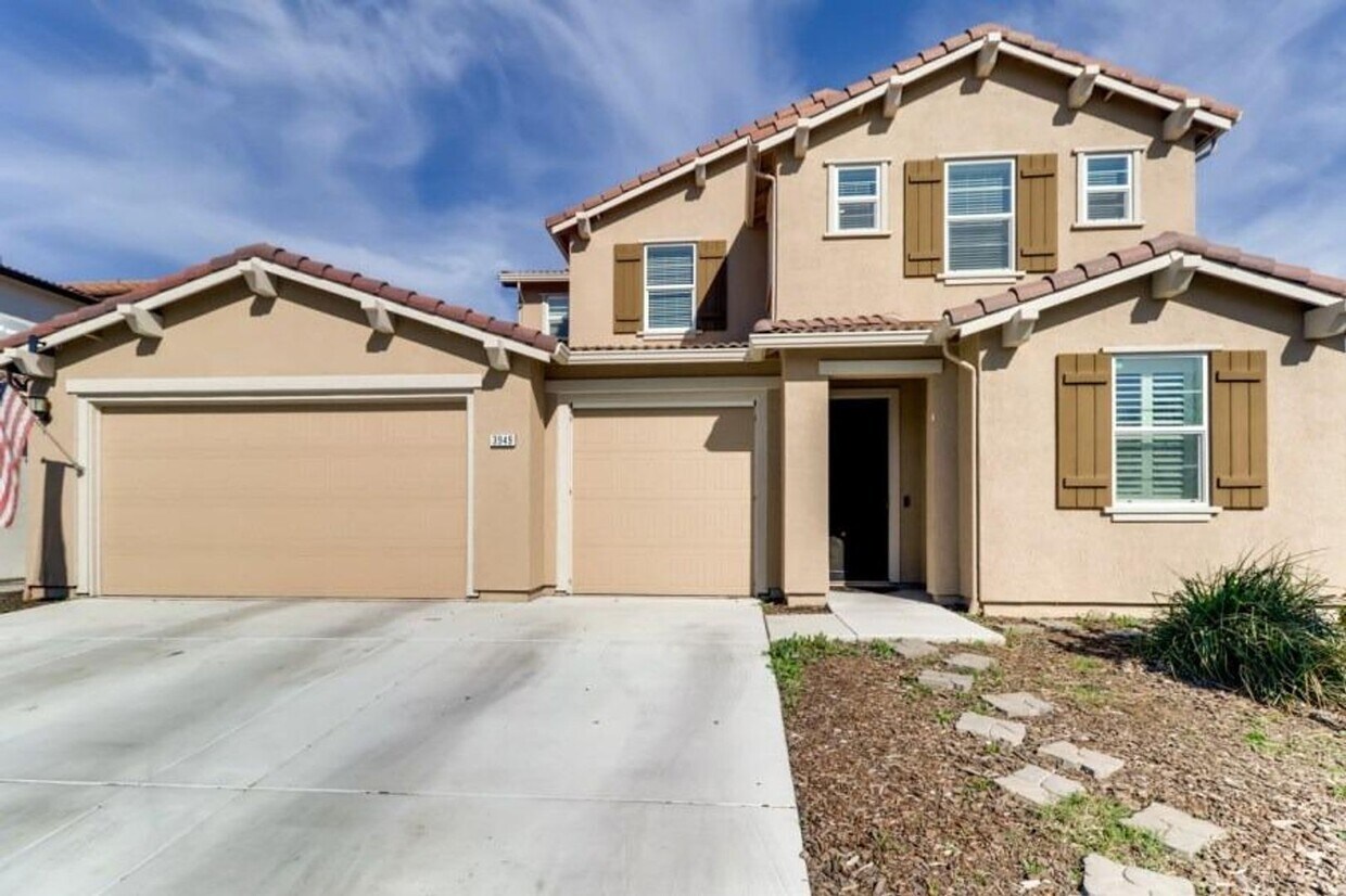 Primary Photo - Beautiful Rocklin Home with Swimming pool/spa