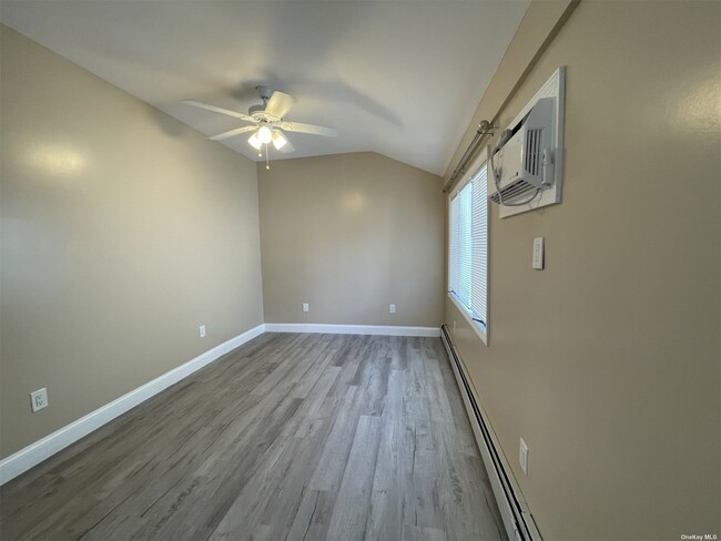 Building Photo - 6 Vincent Pl