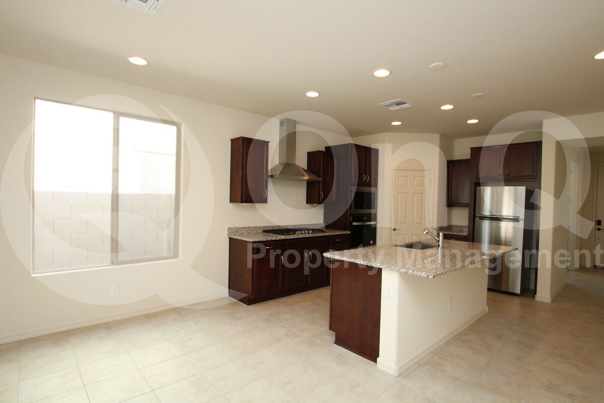 Foto principal - 9034 W Luke Ave