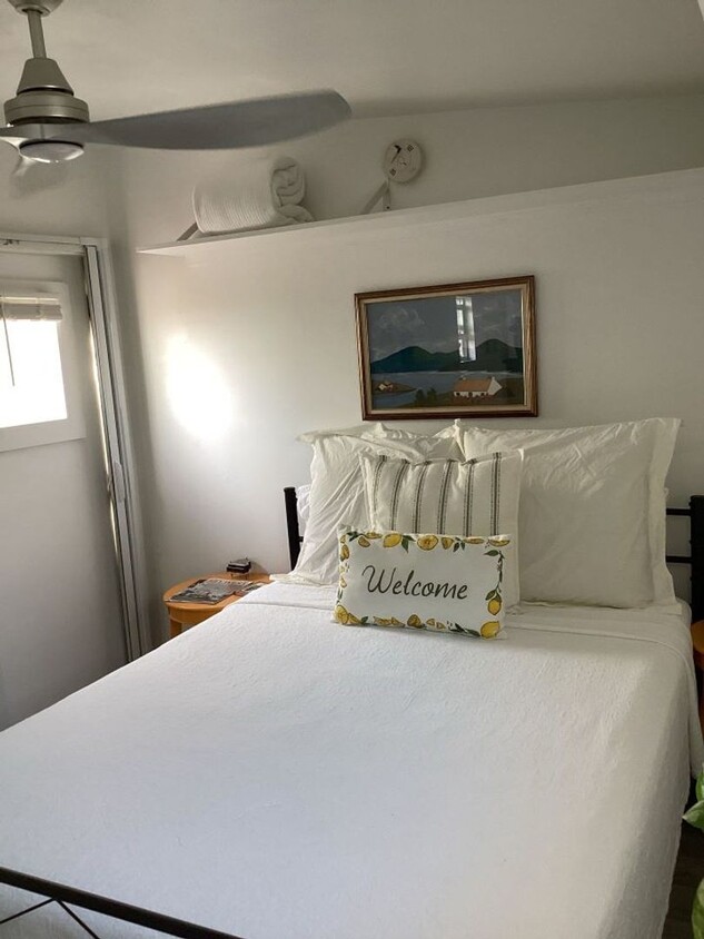 Foto principal - Fully Furnished 1 Bedroom / 1 Bath Efficie...