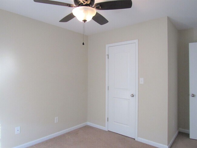 Building Photo - 731 Radiant