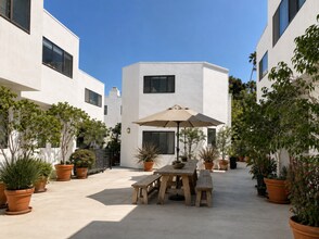 Building Photo - 2500 Abbot Kinney Blvd