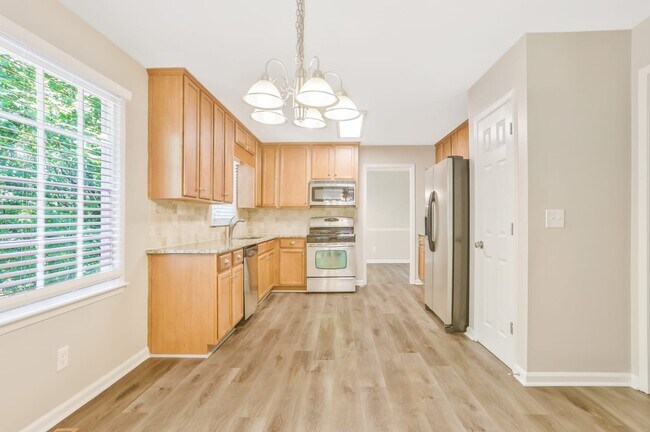 Building Photo - 2073 Kinridge Rd