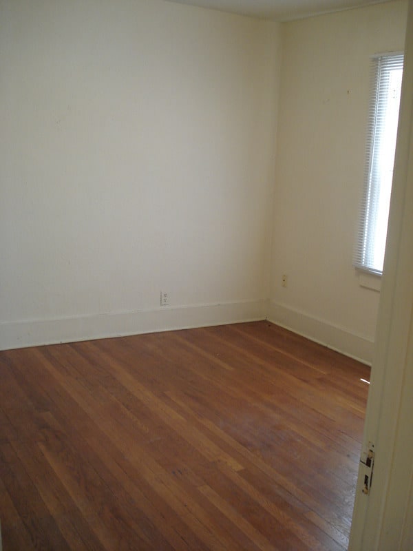 Building Photo - 206 Arno St NE