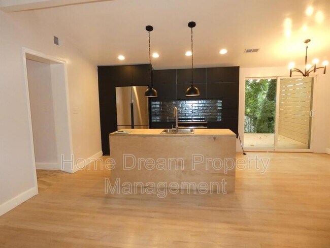 Foto del edificio - 3425 Spring Dr