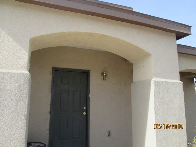 Building Photo - 3BR 2BA IN ENCHANTED HILLS