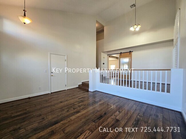 Foto del edificio - BEAUTIFUL 5 BED/ 3 BATH HOME IN HENDERSON ...