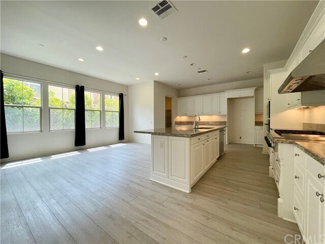 Building Photo - 52 Dublin