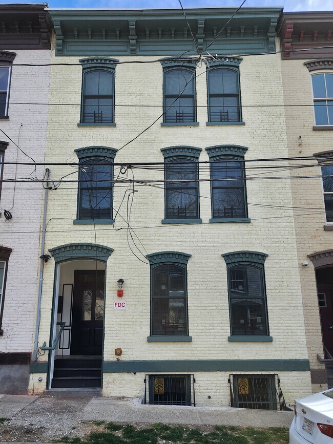 Building Photo - 50 S Miller St