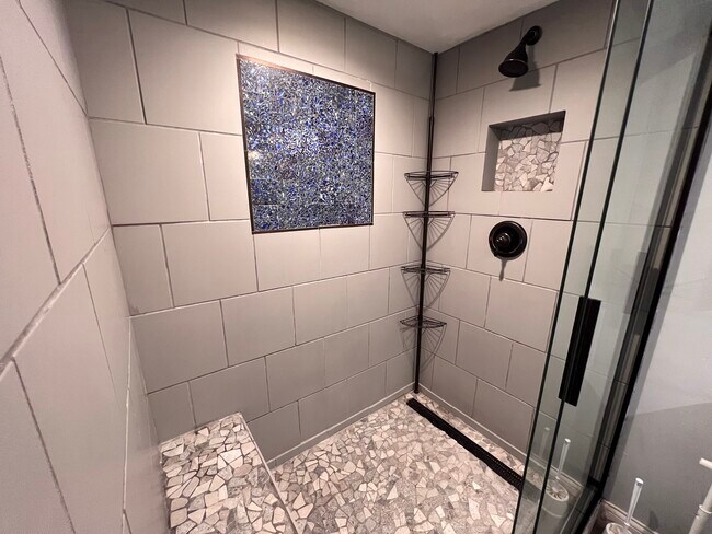 Building Photo - 306 Out Yonder