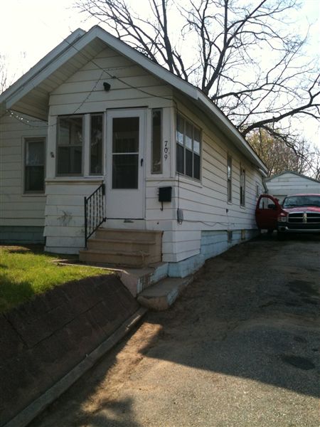 Building Photo - 709 Kinney Rd
