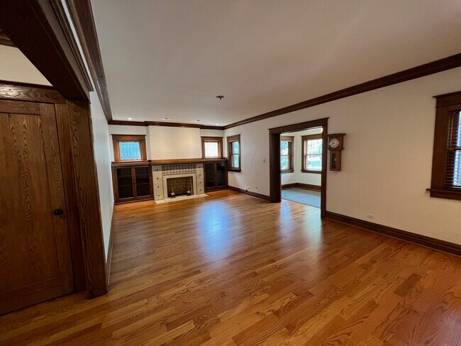 Building Photo - 21 7th Ave