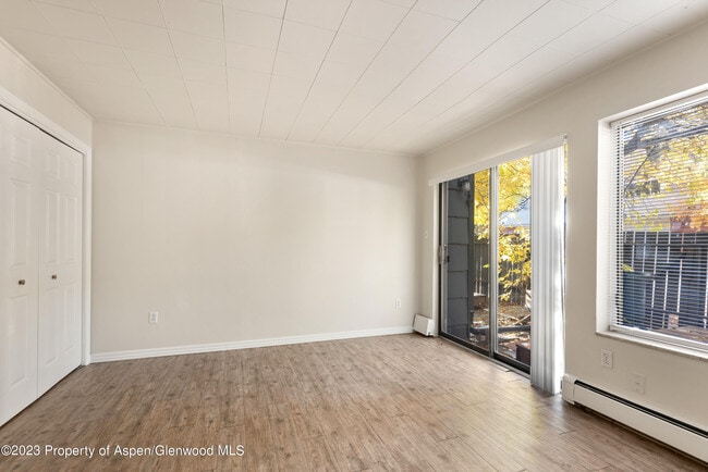 Building Photo - 725 E Main St