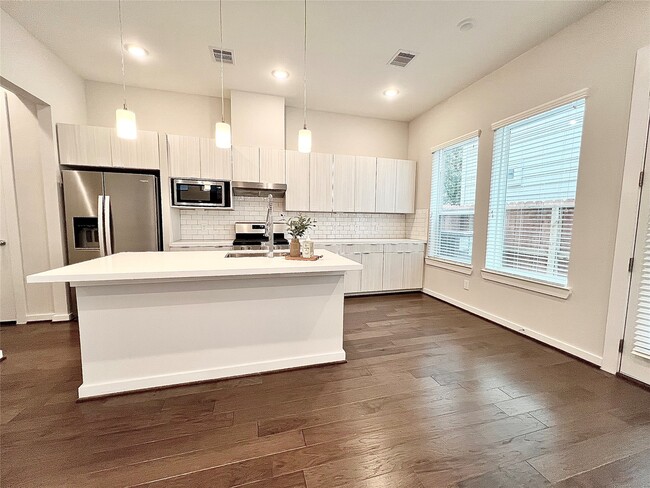 Building Photo - 613 Thornton Oaks Ln