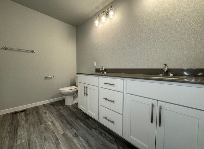 Building Photo - 3916 Scorpio Dr SE